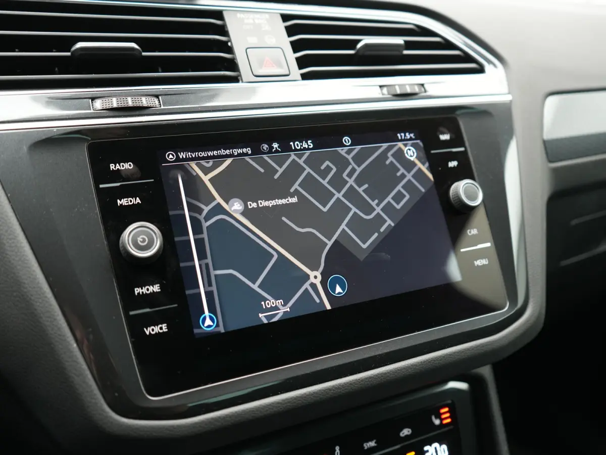 1.4 TSI eHybrid Elegance PHEV 245pk Dealer O.H. | SOH 88,4% | Trekhaak Af Fabriek | Adaptive Cruise | Camera | Alcantara Sportstoelen Massage & Verwarmd | Stuur Verwarmd | Apple Carplay | Na