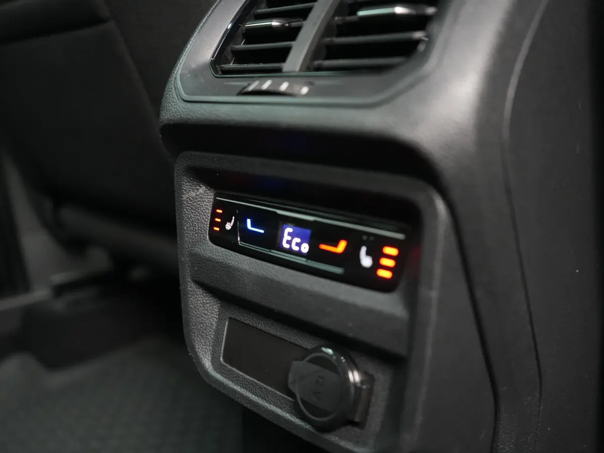 1.4 TSI eHybrid Elegance PHEV 245pk Dealer O.H. | SOH 88,4% | Trekhaak Af Fabriek | Adaptive Cruise | Camera | Alcantara Sportstoelen Massage & Verwarmd | Stuur Verwarmd | Apple Carplay | Na
