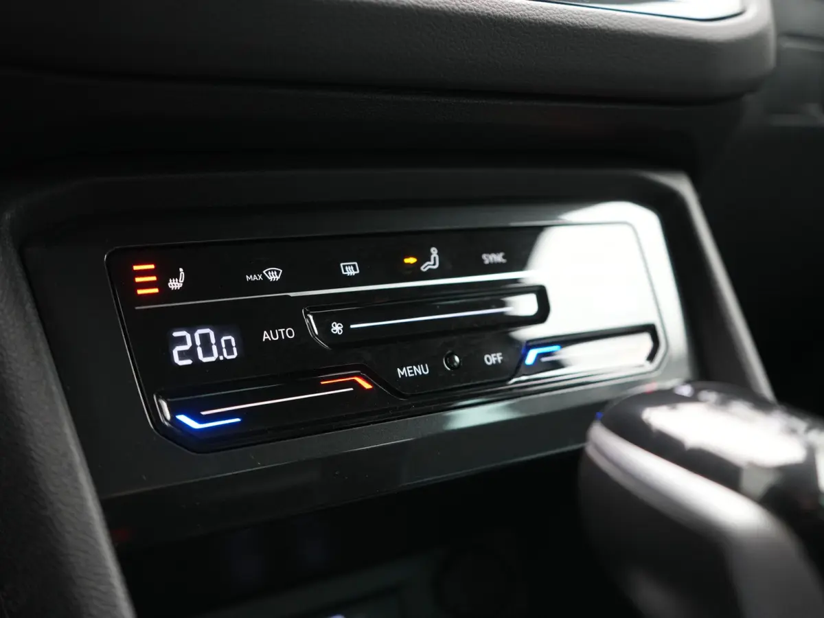 1.4 TSI eHybrid Elegance PHEV 245pk Dealer O.H. | SOH 88,4% | Trekhaak Af Fabriek | Adaptive Cruise | Camera | Alcantara Sportstoelen Massage & Verwarmd | Stuur Verwarmd | Apple Carplay | Na