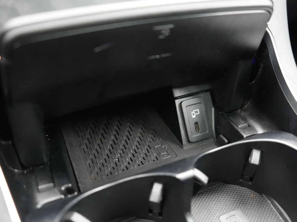 4MATIC Premium PHEV 320pk Dealer O.H. | SOH 92,1% | Panodak | Camera | Sfeerverlichting | Sportstoelen Verwarmd | Apple Carplay | Navigatie | DAB | Plug In Hybrid |