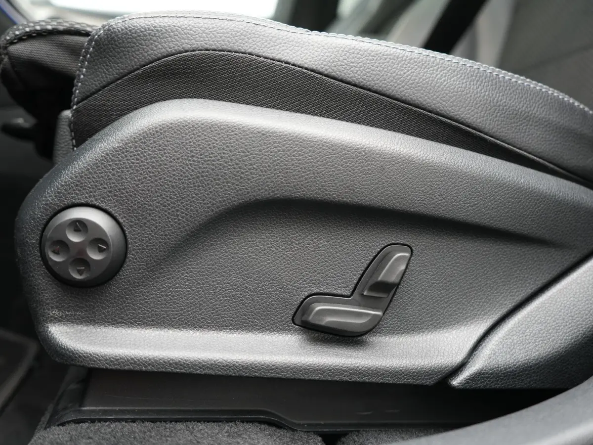 4MATIC Premium PHEV 320pk Dealer O.H. | SOH 92,1% | Panodak | Camera | Sfeerverlichting | Sportstoelen Verwarmd | Apple Carplay | Navigatie | DAB | Plug In Hybrid |