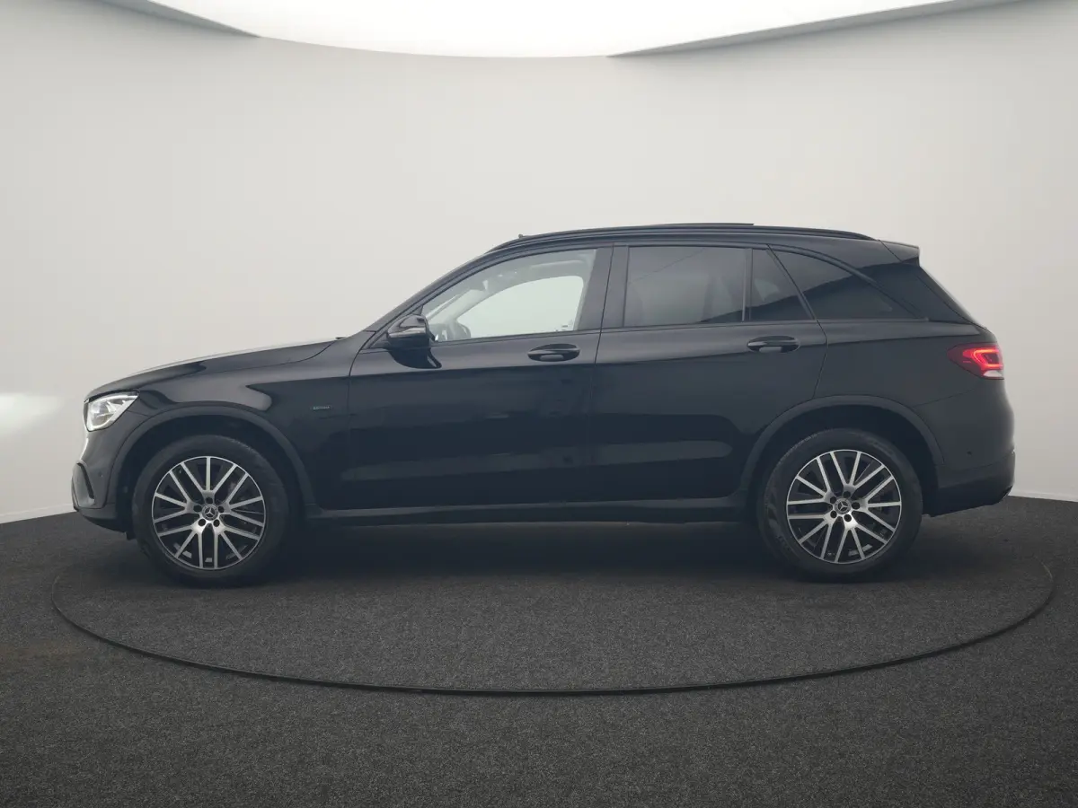 4MATIC Premium PHEV 320pk Dealer O.H. | SOH 92,1% | Panodak | Camera | Sfeerverlichting | Sportstoelen Verwarmd | Apple Carplay | Navigatie | DAB | Plug In Hybrid |