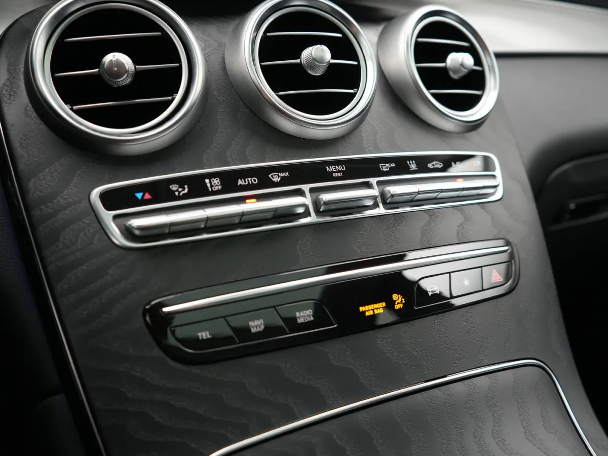 4MATIC Premium PHEV 320pk Dealer O.H. | SOH 92,1% | Panodak | Camera | Sfeerverlichting | Sportstoelen Verwarmd | Apple Carplay | Navigatie | DAB | Plug In Hybrid |