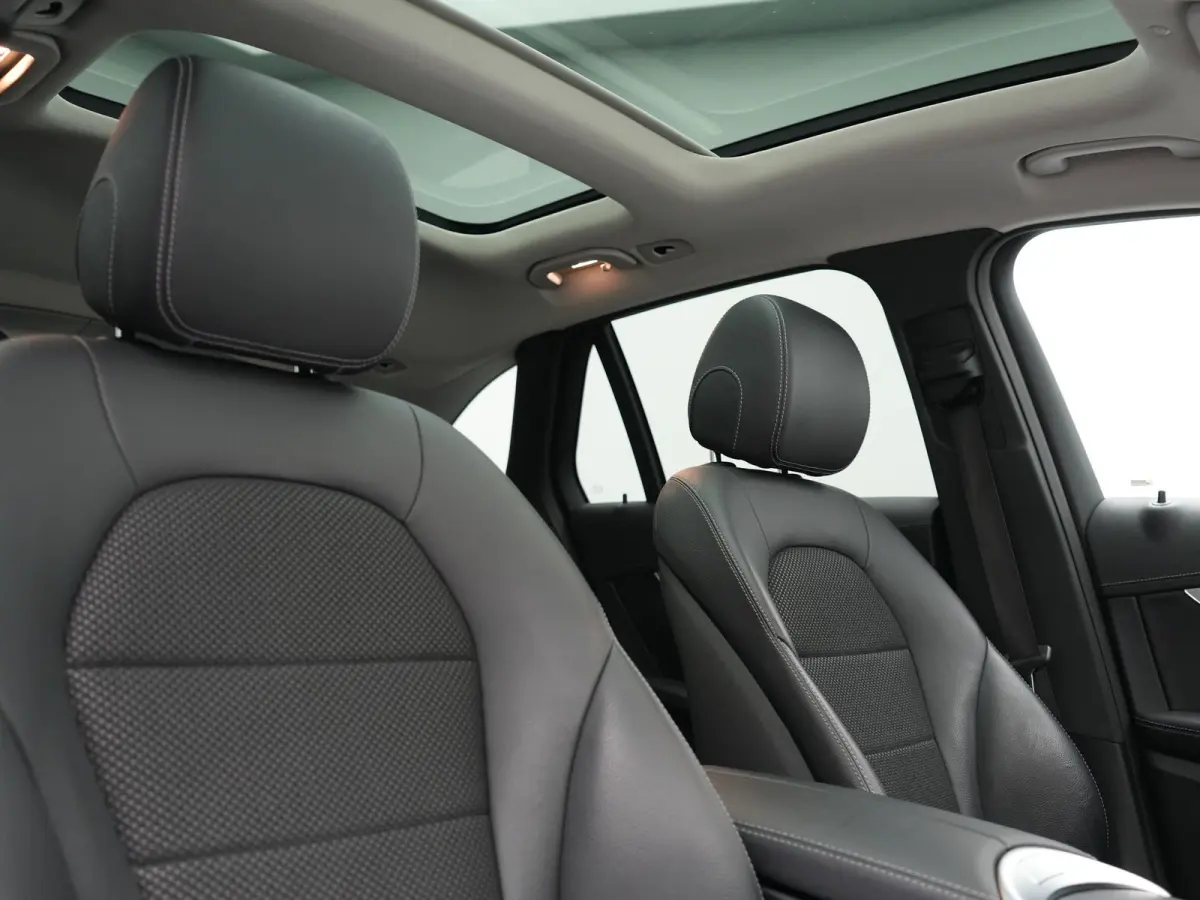 4MATIC Premium PHEV 320pk Dealer O.H. | SOH 92,1% | Panodak | Camera | Sfeerverlichting | Sportstoelen Verwarmd | Apple Carplay | Navigatie | DAB | Plug In Hybrid |