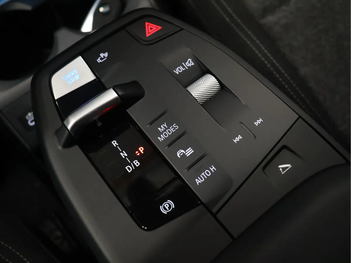 eDrive20 67 kWh [APPLE CARPLAY, ANDROID, CRUISE CONTROL, DIGITAL DASH, CAMERA, PDC V+A, SPORT, CLIMATE CONTROL, ELEKTRISCHE ACHTERKLEP,  NAVIGATIE, BLUETOOTH, NIEUWSTAAT]
