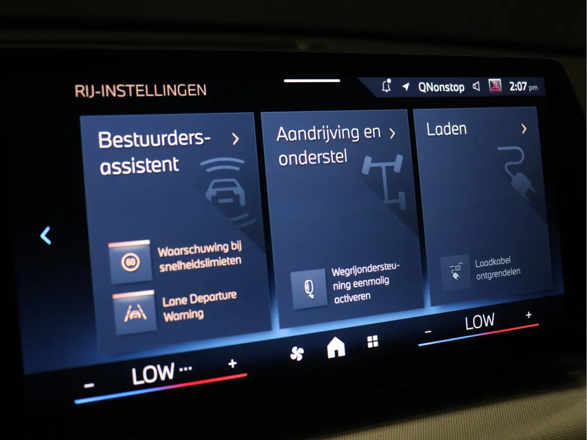 eDrive20 67 kWh [APPLE CARPLAY, ANDROID, CRUISE CONTROL, DIGITAL DASH, CAMERA, PDC V+A, SPORT, CLIMATE CONTROL, ELEKTRISCHE ACHTERKLEP,  NAVIGATIE, BLUETOOTH, NIEUWSTAAT]