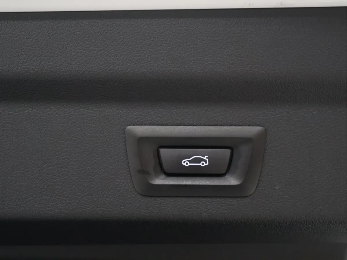 eDrive20 67 kWh [APPLE CARPLAY, ANDROID, CRUISE CONTROL, DIGITAL DASH, CAMERA, PDC V+A, SPORT, CLIMATE CONTROL, ELEKTRISCHE ACHTERKLEP,  NAVIGATIE, BLUETOOTH, NIEUWSTAAT]