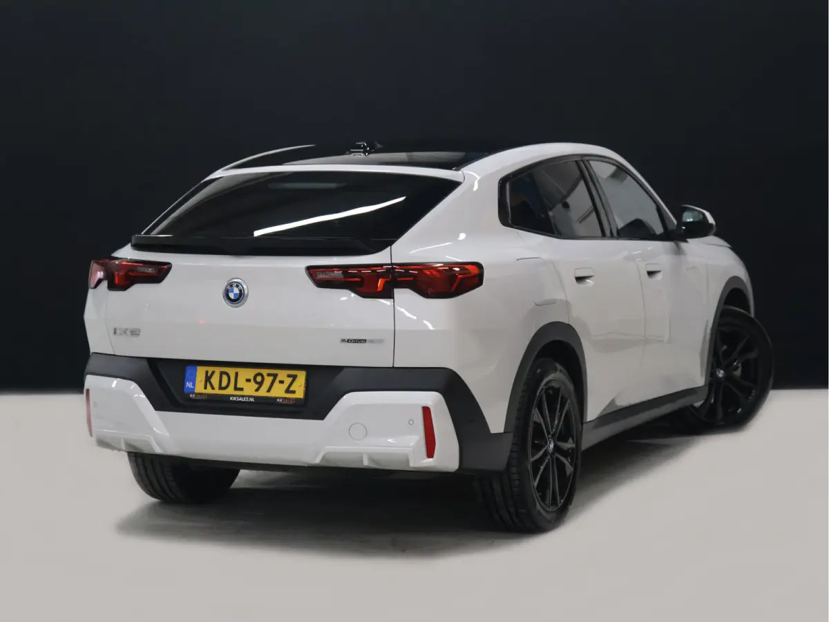 eDrive20 67 kWh [APPLE CARPLAY, ANDROID, CRUISE CONTROL, DIGITAL DASH, CAMERA, PDC V+A, SPORT, CLIMATE CONTROL, ELEKTRISCHE ACHTERKLEP,  NAVIGATIE, BLUETOOTH, NIEUWSTAAT]