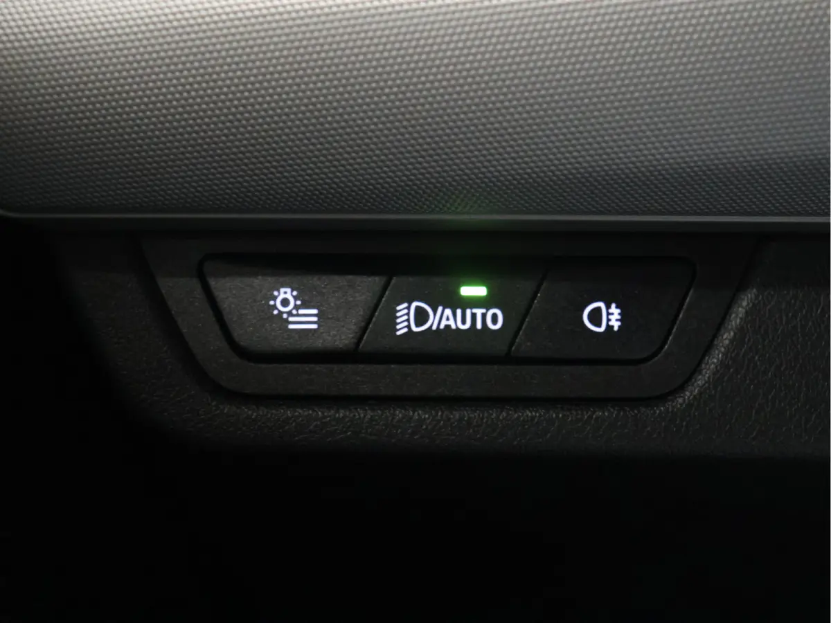 eDrive20 67 kWh [APPLE CARPLAY, ANDROID, CRUISE CONTROL, DIGITAL DASH, CAMERA, PDC V+A, SPORT, CLIMATE CONTROL, ELEKTRISCHE ACHTERKLEP,  NAVIGATIE, BLUETOOTH, NIEUWSTAAT]