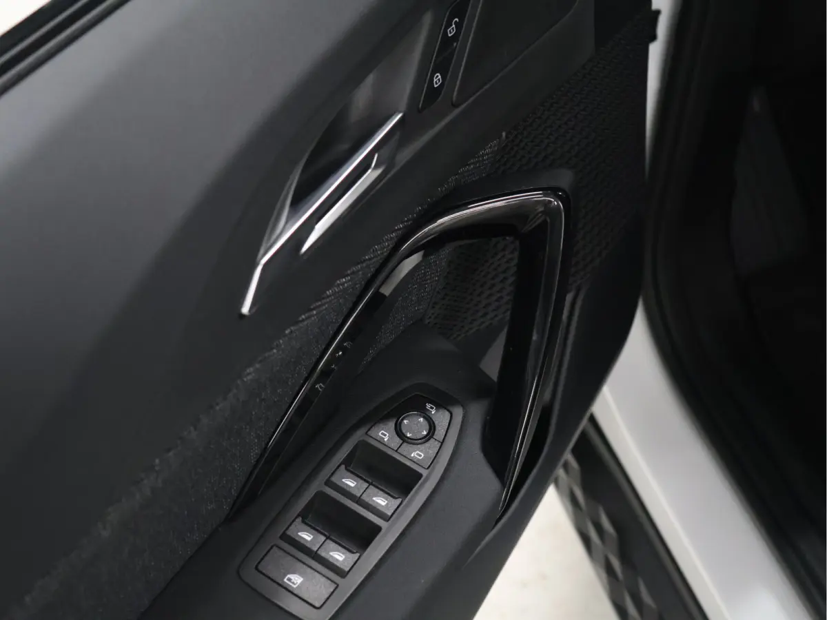 eDrive20 67 kWh [APPLE CARPLAY, ANDROID, CRUISE CONTROL, DIGITAL DASH, CAMERA, PDC V+A, SPORT, CLIMATE CONTROL, ELEKTRISCHE ACHTERKLEP,  NAVIGATIE, BLUETOOTH, NIEUWSTAAT]