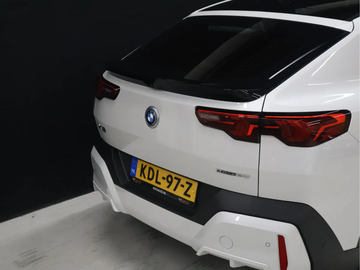 eDrive20 67 kWh [APPLE CARPLAY, ANDROID, CRUISE CONTROL, DIGITAL DASH, CAMERA, PDC V+A, SPORT, CLIMATE CONTROL, ELEKTRISCHE ACHTERKLEP,  NAVIGATIE, BLUETOOTH, NIEUWSTAAT]