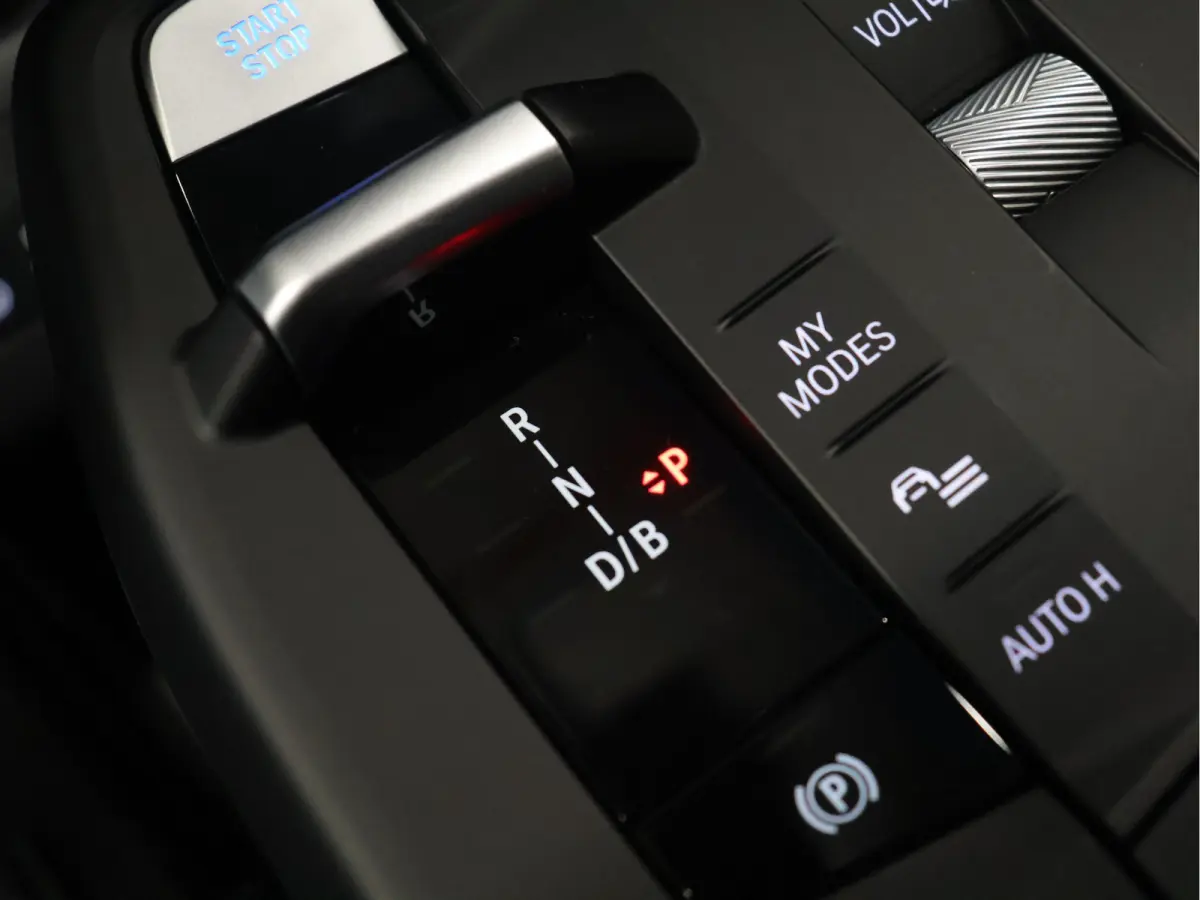 eDrive20 67 kWh [APPLE CARPLAY, ANDROID, CRUISE CONTROL, DIGITAL DASH, CAMERA, PDC V+A, SPORT, CLIMATE CONTROL, ELEKTRISCHE ACHTERKLEP,  NAVIGATIE, BLUETOOTH, NIEUWSTAAT]