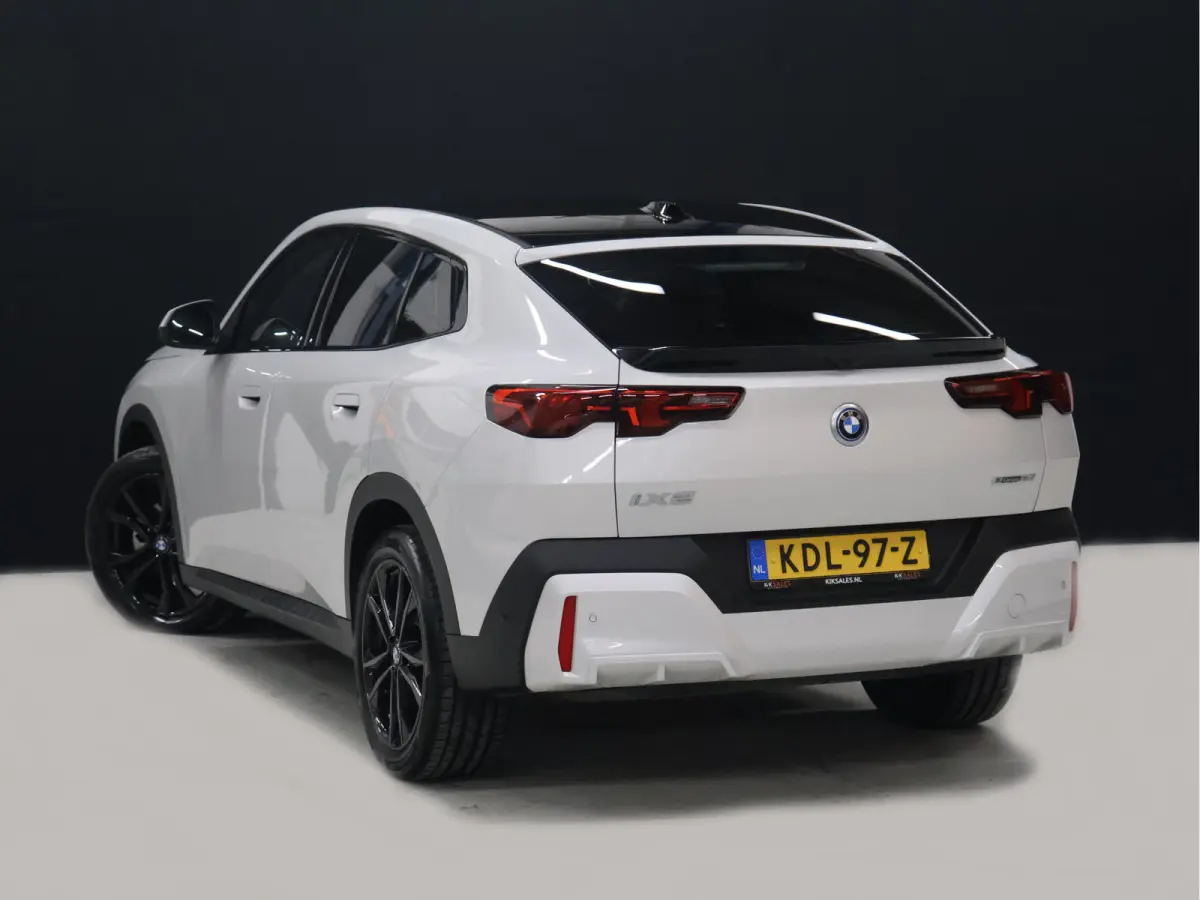 eDrive20 67 kWh [APPLE CARPLAY, ANDROID, CRUISE CONTROL, DIGITAL DASH, CAMERA, PDC V+A, SPORT, CLIMATE CONTROL, ELEKTRISCHE ACHTERKLEP,  NAVIGATIE, BLUETOOTH, NIEUWSTAAT]