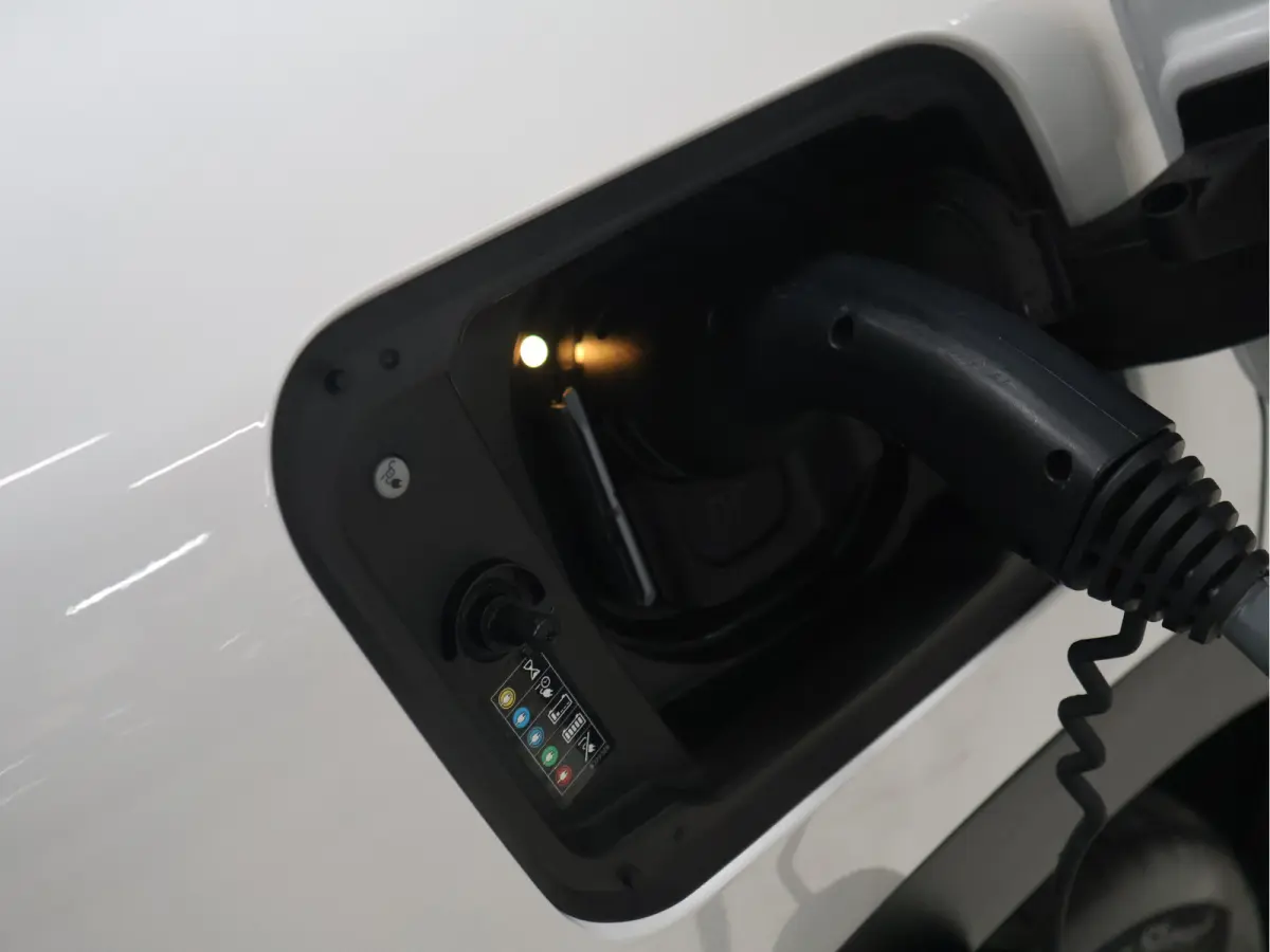 eDrive20 67 kWh [APPLE CARPLAY, ANDROID, CRUISE CONTROL, DIGITAL DASH, CAMERA, PDC V+A, SPORT, CLIMATE CONTROL, ELEKTRISCHE ACHTERKLEP,  NAVIGATIE, BLUETOOTH, NIEUWSTAAT]