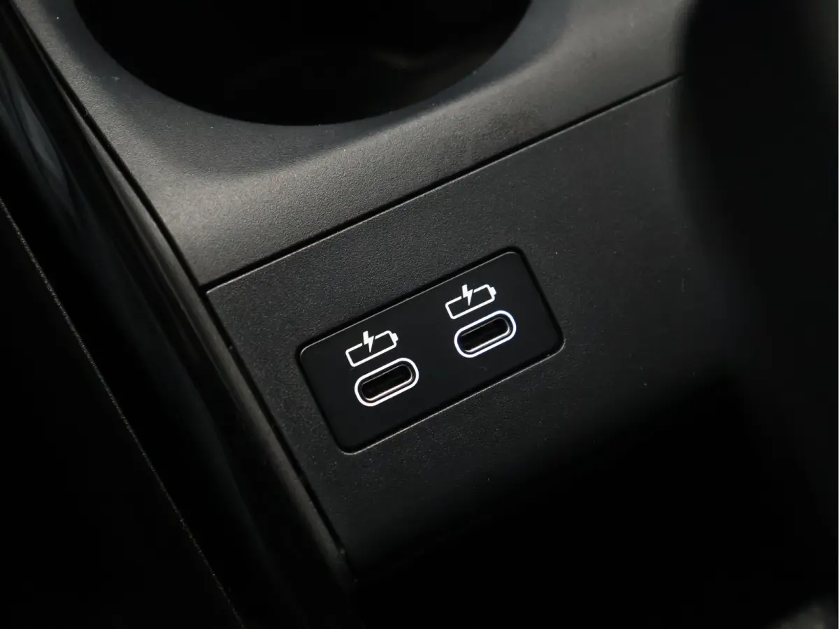 eDrive20 67 kWh [APPLE CARPLAY, ANDROID, CRUISE CONTROL, DIGITAL DASH, CAMERA, PDC V+A, SPORT, CLIMATE CONTROL, ELEKTRISCHE ACHTERKLEP,  NAVIGATIE, BLUETOOTH, NIEUWSTAAT]