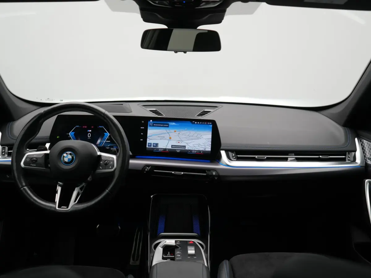 xDrive30e M Sport PHEV 326pk Dealer O.H. | SOH 95,9% | Trekhaak Af Fabriek | Panodak | Head Up | Adaptive Cruise | 360 Camera | Harman / Kardon | Alcantara Sportstoelen Massage & Memory | BL