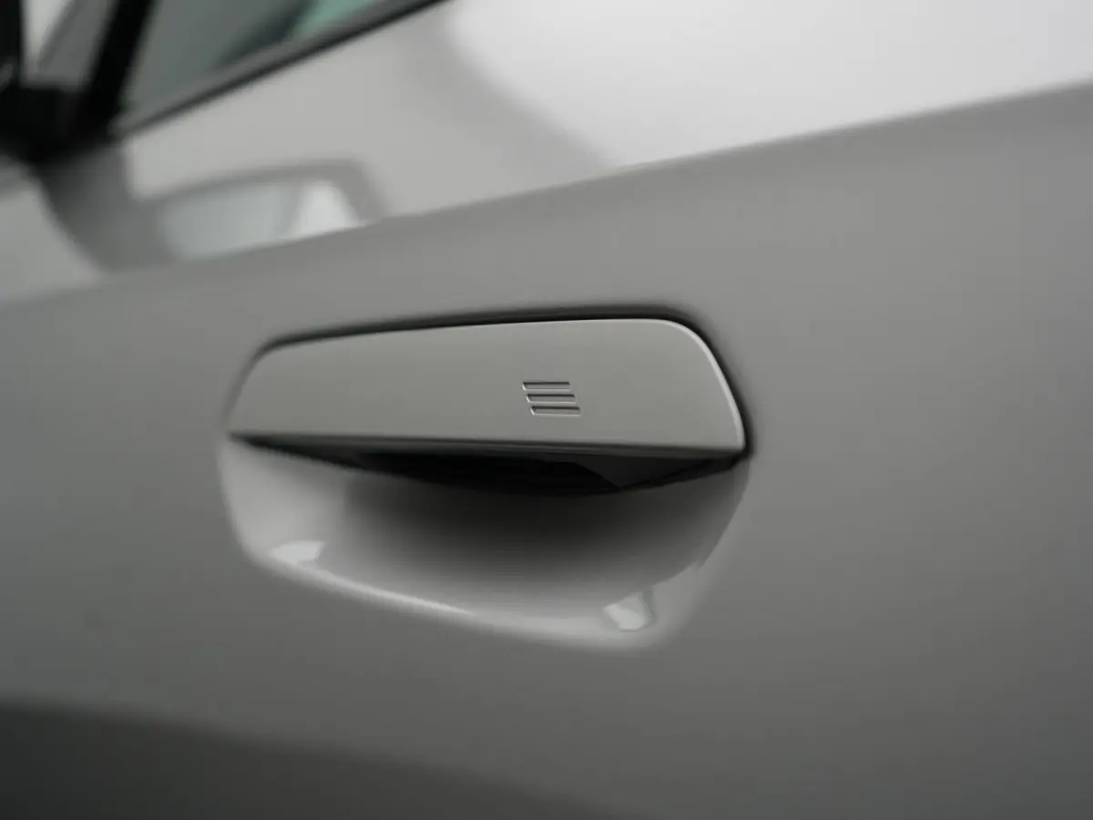xDrive30e M Sport PHEV 326pk Dealer O.H. | SOH 95,9% | Trekhaak Af Fabriek | Panodak | Head Up | Adaptive Cruise | 360 Camera | Harman / Kardon | Alcantara Sportstoelen Massage & Memory | BL