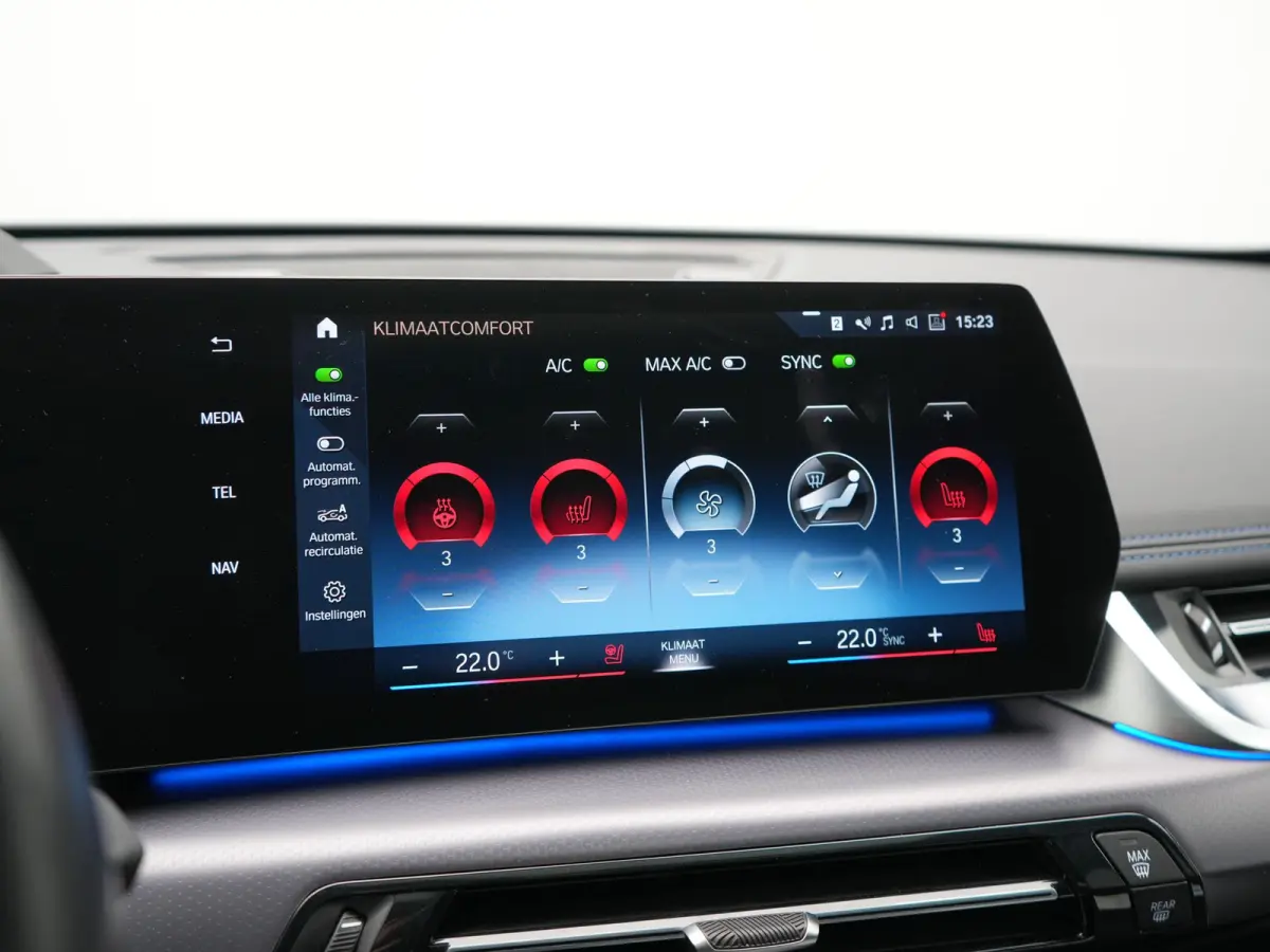 xDrive30e M Sport PHEV 326pk Dealer O.H. | SOH 95,9% | Trekhaak Af Fabriek | Panodak | Head Up | Adaptive Cruise | 360 Camera | Harman / Kardon | Alcantara Sportstoelen Massage & Memory | BL