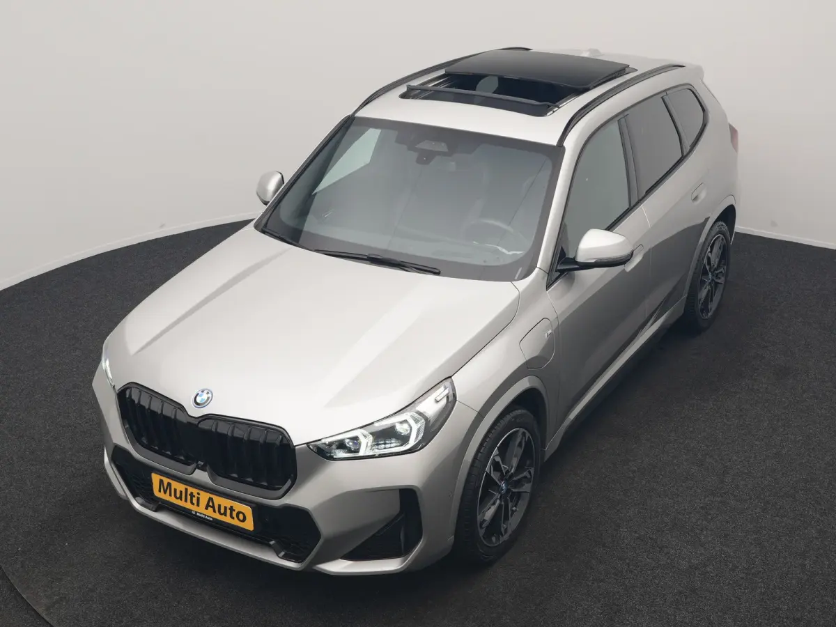 xDrive30e M Sport PHEV 326pk Dealer O.H. | SOH 95,9% | Trekhaak Af Fabriek | Panodak | Head Up | Adaptive Cruise | 360 Camera | Harman / Kardon | Alcantara Sportstoelen Massage & Memory | BL