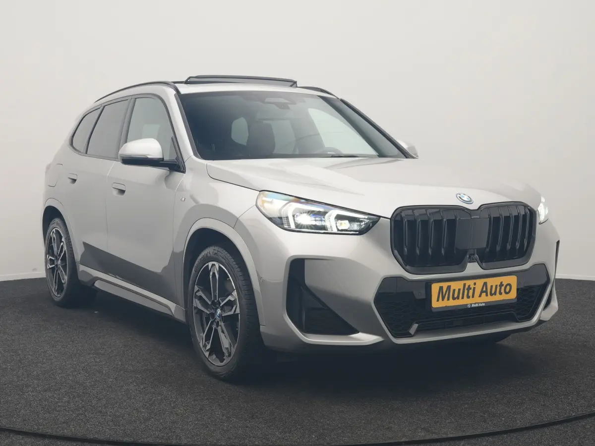 xDrive30e M Sport PHEV 326pk Dealer O.H. | SOH 95,9% | Trekhaak Af Fabriek | Panodak | Head Up | Adaptive Cruise | 360 Camera | Harman / Kardon | Alcantara Sportstoelen Massage & Memory | BL