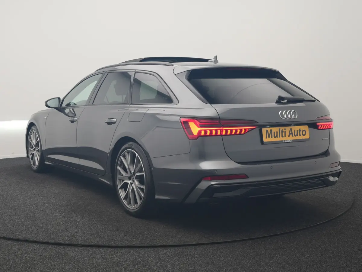 55 TFSI e Quattro 2x S Line PHEV 367pk Dealer O.H. | Trekhaak Af Fabriek | Panodak | Matrix LED | Alcantara Sportstoelen Memory & Verwarmd | Camera | Keyless | 20"L.M | Navigatie | DAB | Cru