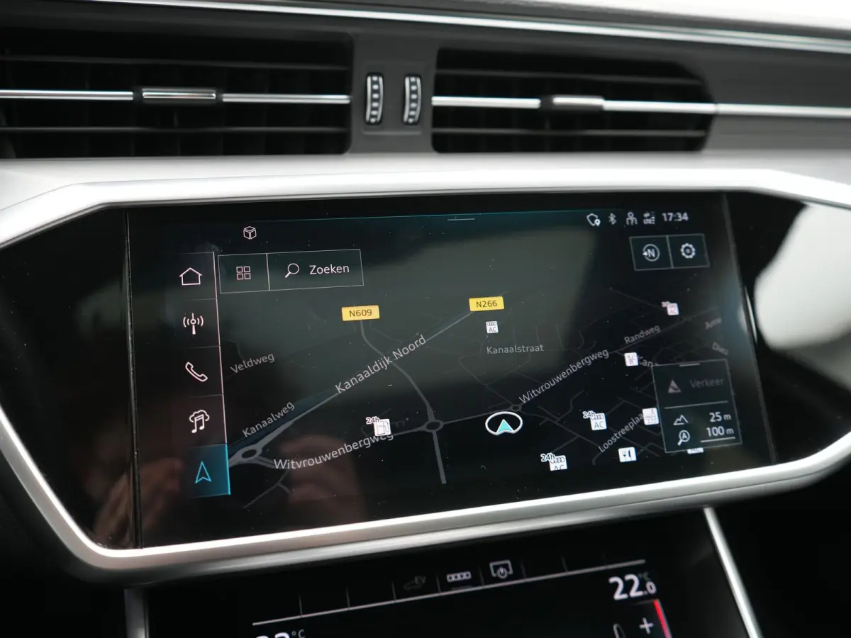 55 TFSI e Quattro 2x S Line PHEV 367pk Dealer O.H. | Trekhaak Af Fabriek | Panodak | Matrix LED | Alcantara Sportstoelen Memory & Verwarmd | Camera | Keyless | 20"L.M | Navigatie | DAB | Cru