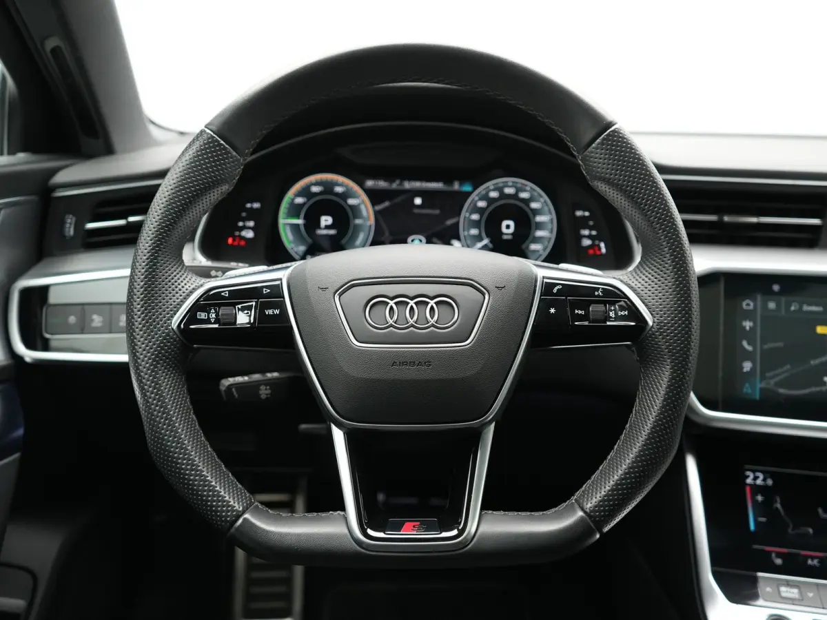 55 TFSI e Quattro 2x S Line PHEV 367pk Dealer O.H. | Trekhaak Af Fabriek | Panodak | Matrix LED | Alcantara Sportstoelen Memory & Verwarmd | Camera | Keyless | 20"L.M | Navigatie | DAB | Cru