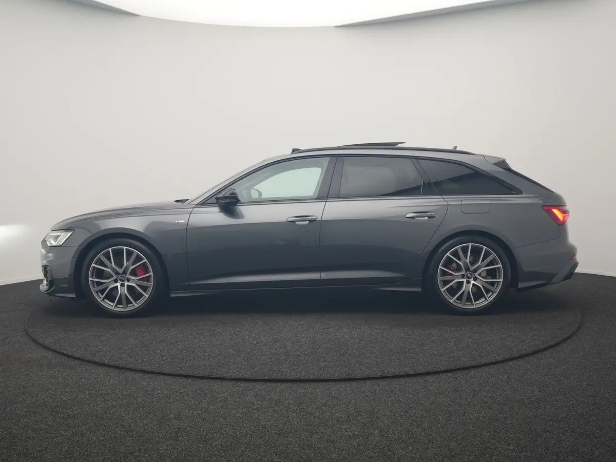 55 TFSI e Quattro 2x S Line PHEV 367pk Dealer O.H. | Trekhaak Af Fabriek | Panodak | Matrix LED | Alcantara Sportstoelen Memory & Verwarmd | Camera | Keyless | 20"L.M | Navigatie | DAB | Cru