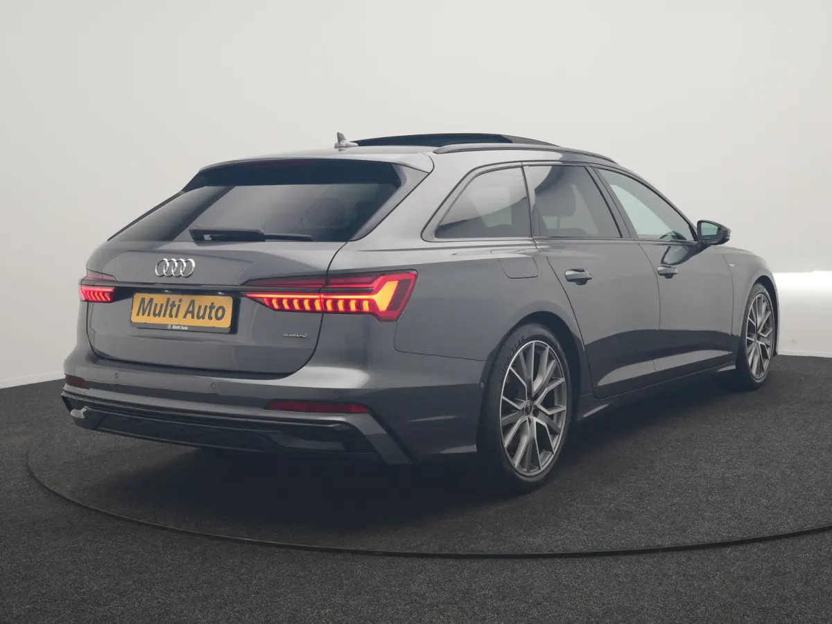 55 TFSI e Quattro 2x S Line PHEV 367pk Dealer O.H. | Trekhaak Af Fabriek | Panodak | Matrix LED | Alcantara Sportstoelen Memory & Verwarmd | Camera | Keyless | 20"L.M | Navigatie | DAB | Cru
