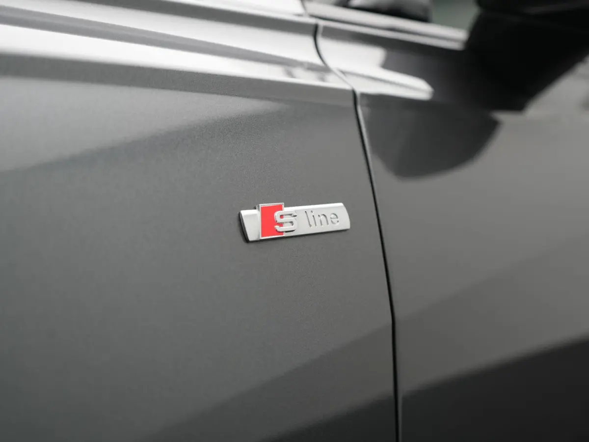 55 TFSI e Quattro 2x S Line PHEV 367pk Dealer O.H. | Trekhaak Af Fabriek | Panodak | Matrix LED | Alcantara Sportstoelen Memory & Verwarmd | Camera | Keyless | 20"L.M | Navigatie | DAB | Cru