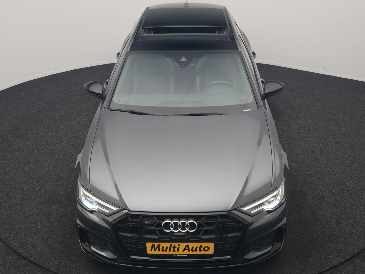55 TFSI e Quattro 2x S Line PHEV 367pk Dealer O.H. | Trekhaak Af Fabriek | Panodak | Matrix LED | Alcantara Sportstoelen Memory & Verwarmd | Camera | Keyless | 20"L.M | Navigatie | DAB | Cru