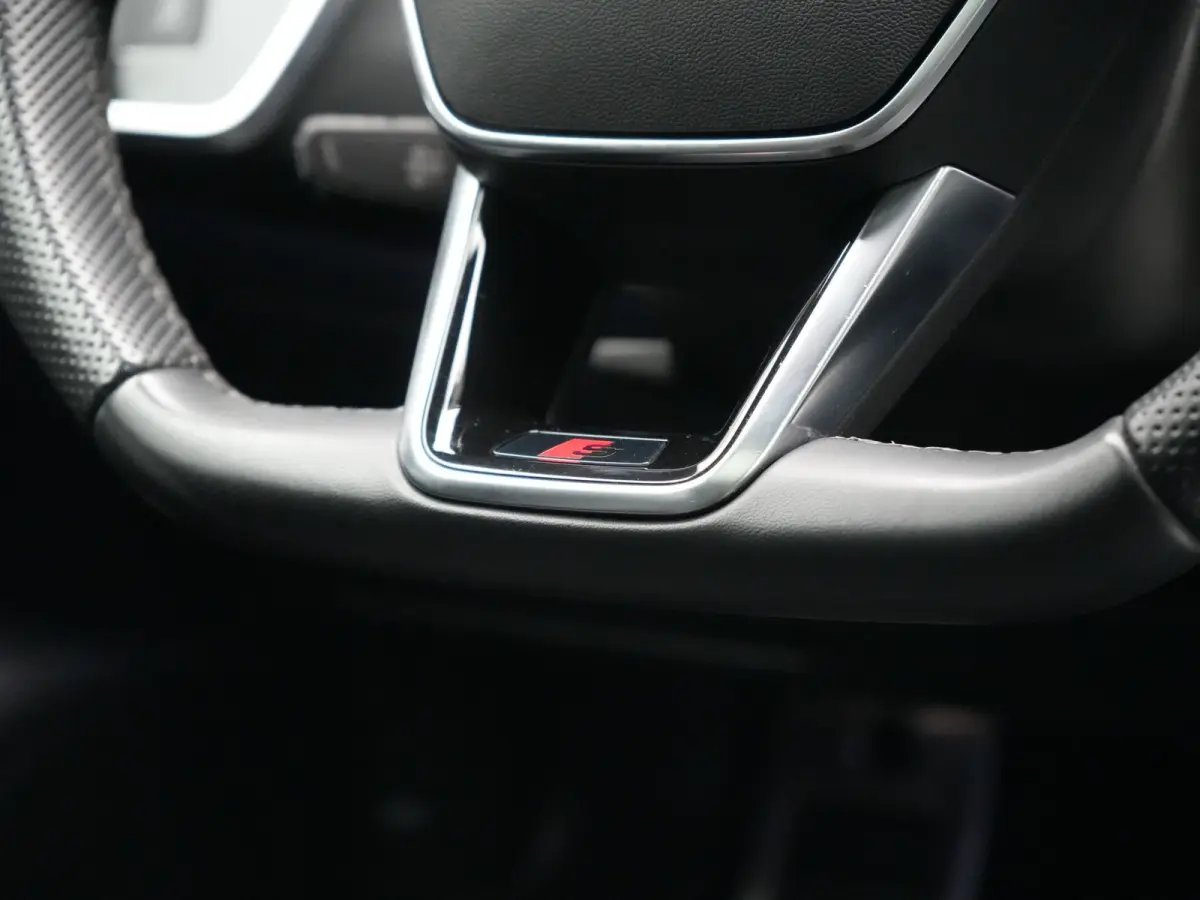 55 TFSI e Quattro 2x S Line PHEV 367pk Dealer O.H. | Trekhaak Af Fabriek | Panodak | Matrix LED | Alcantara Sportstoelen Memory & Verwarmd | Camera | Keyless | 20"L.M | Navigatie | DAB | Cru
