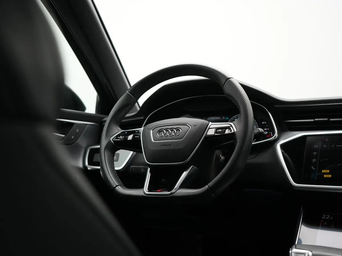 55 TFSI e Quattro 2x S Line PHEV 367pk Dealer O.H. | Trekhaak Af Fabriek | Panodak | Matrix LED | Alcantara Sportstoelen Memory & Verwarmd | Camera | Keyless | 20"L.M | Navigatie | DAB | Cru