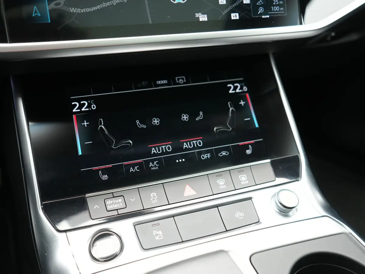 55 TFSI e Quattro 2x S Line PHEV 367pk Dealer O.H. | Trekhaak Af Fabriek | Panodak | Matrix LED | Alcantara Sportstoelen Memory & Verwarmd | Camera | Keyless | 20"L.M | Navigatie | DAB | Cru