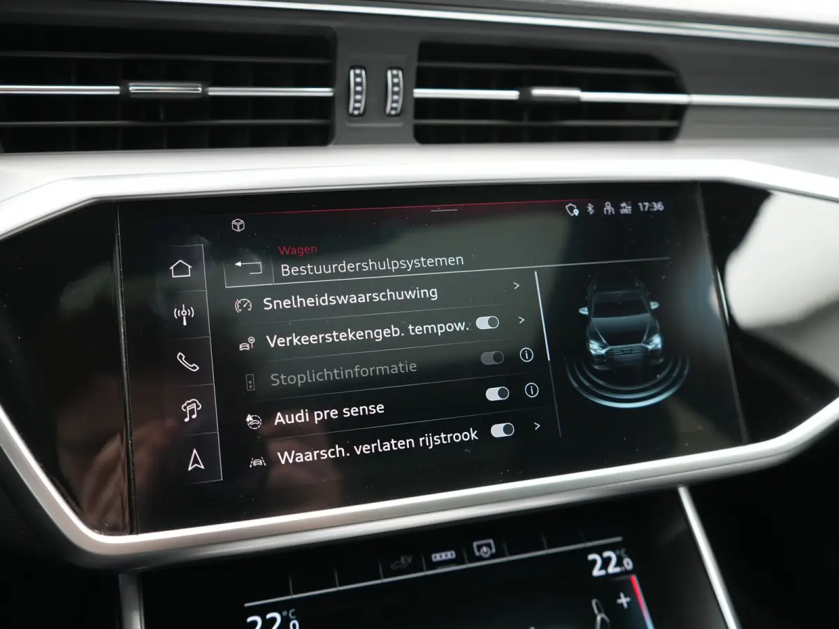 55 TFSI e Quattro 2x S Line PHEV 367pk Dealer O.H. | Trekhaak Af Fabriek | Panodak | Matrix LED | Alcantara Sportstoelen Memory & Verwarmd | Camera | Keyless | 20"L.M | Navigatie | DAB | Cru