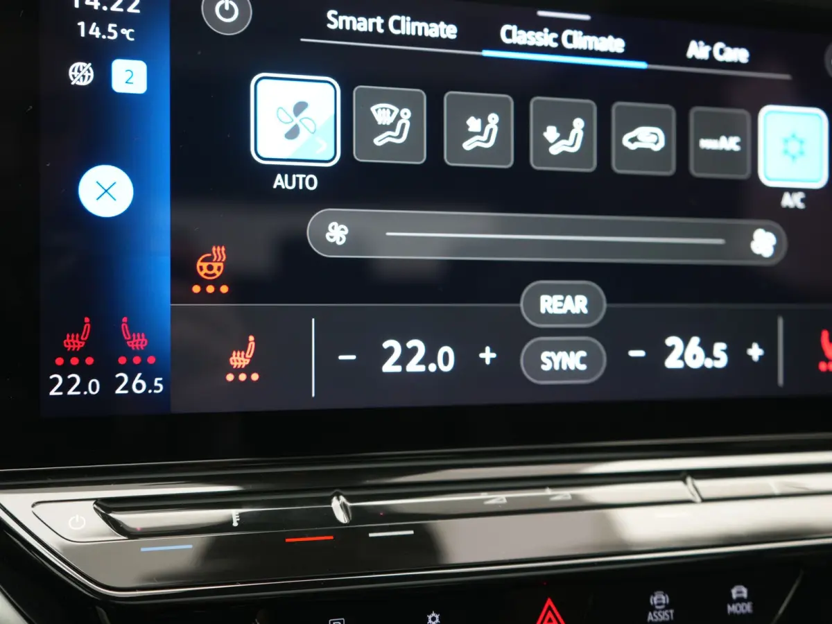 Tech 77 kWh 204pk Dealer O.H. | Panodak | Adaptive Cruise | Head Up | 360 Camera | Warmtepomp | IQ Light | Alcantara Sportstoelen Memory & Massage | Stoelen & Stuur Verwarmd | Sfeerverlichti