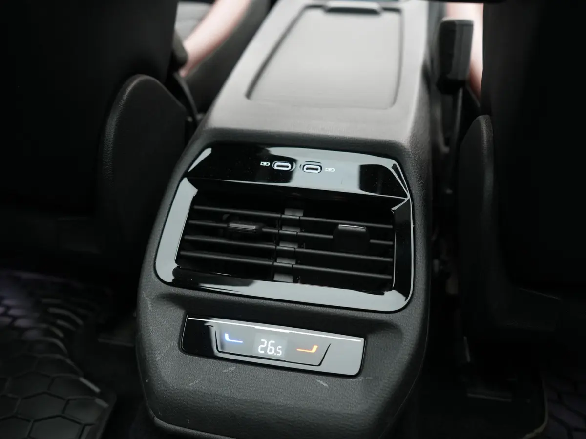 Tech 77 kWh 204pk Dealer O.H. | Panodak | Adaptive Cruise | Head Up | 360 Camera | Warmtepomp | IQ Light | Alcantara Sportstoelen Memory & Massage | Stoelen & Stuur Verwarmd | Sfeerverlichti