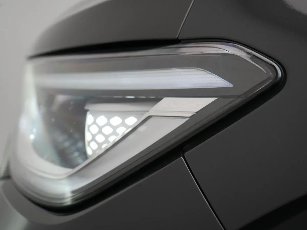 Tech 77 kWh 204pk Dealer O.H. | Panodak | Adaptive Cruise | Head Up | 360 Camera | Warmtepomp | IQ Light | Alcantara Sportstoelen Memory & Massage | Stoelen & Stuur Verwarmd | Sfeerverlichti