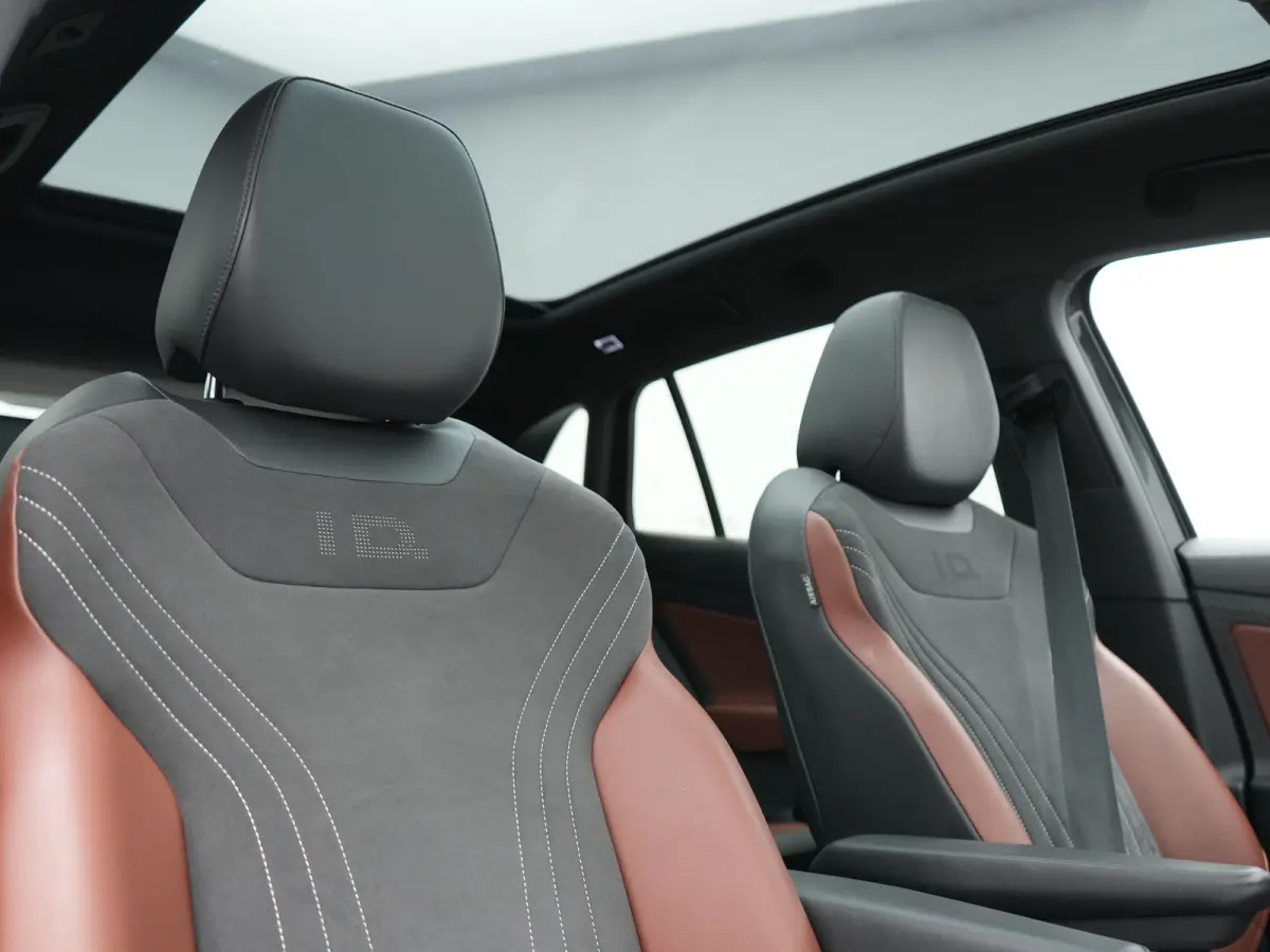Tech 77 kWh 204pk Dealer O.H. | Panodak | Adaptive Cruise | Head Up | 360 Camera | Warmtepomp | IQ Light | Alcantara Sportstoelen Memory & Massage | Stoelen & Stuur Verwarmd | Sfeerverlichti