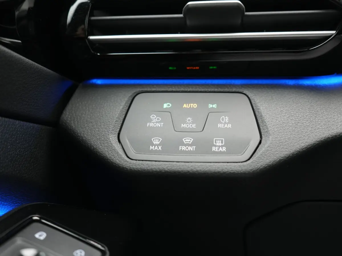 Tech 77 kWh 204pk Dealer O.H. | Panodak | Adaptive Cruise | Head Up | 360 Camera | Warmtepomp | IQ Light | Alcantara Sportstoelen Memory & Massage | Stoelen & Stuur Verwarmd | Sfeerverlichti