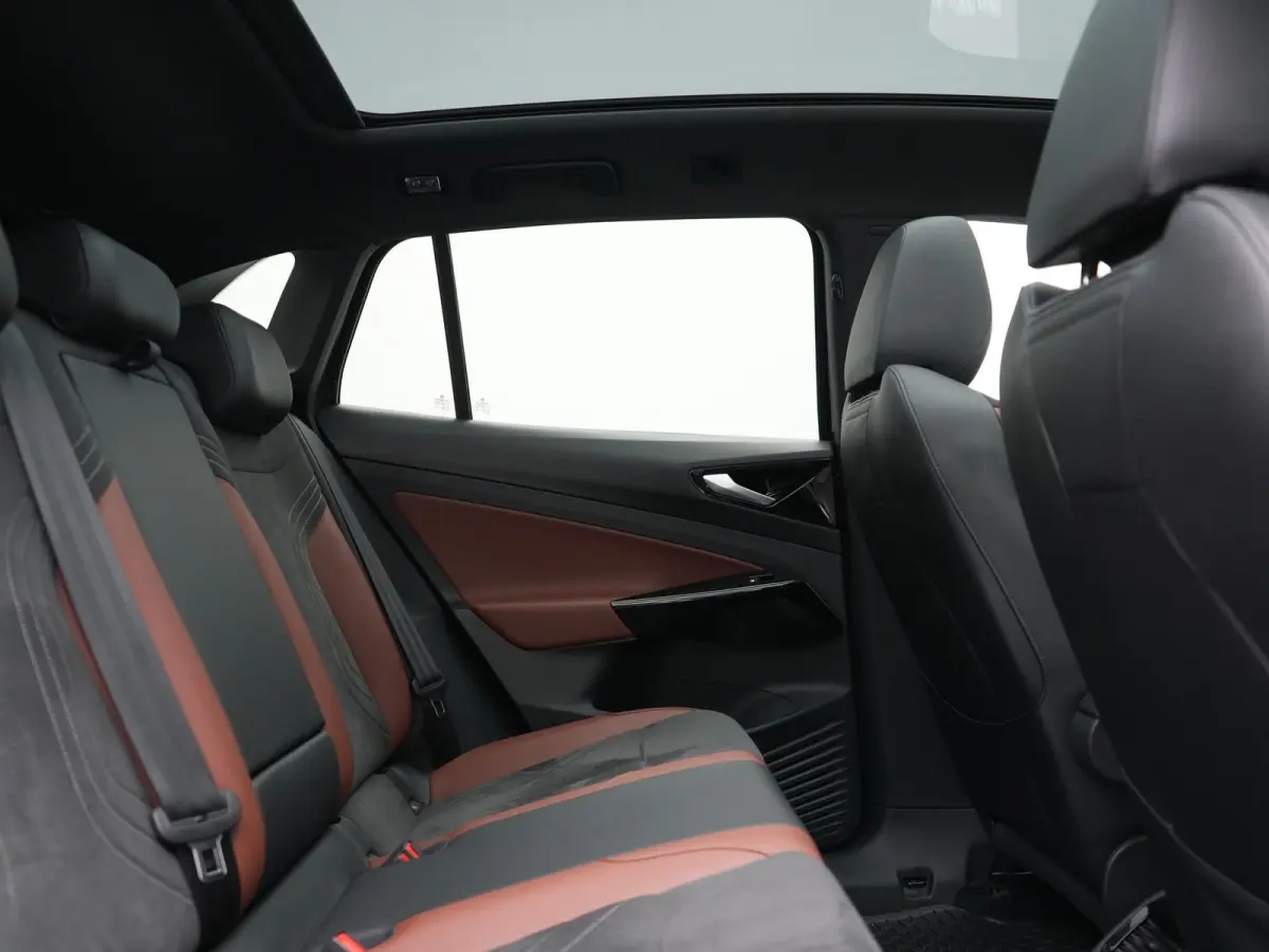 Tech 77 kWh 204pk Dealer O.H. | Panodak | Adaptive Cruise | Head Up | 360 Camera | Warmtepomp | IQ Light | Alcantara Sportstoelen Memory & Massage | Stoelen & Stuur Verwarmd | Sfeerverlichti