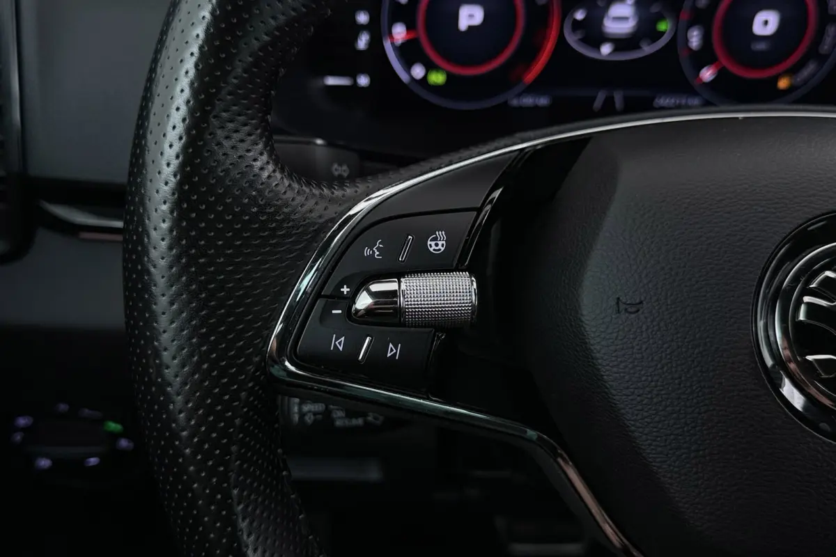 1.5 TSI Sportline Business | Uitklap Trekhaak | Org NL | CarPlay | Digital Cockpit | Camera | Stoelverwarming |