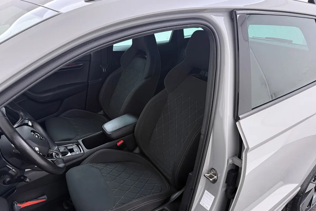 1.5 TSI Sportline Business | Uitklap Trekhaak | Org NL | CarPlay | Digital Cockpit | Camera | Stoelverwarming |