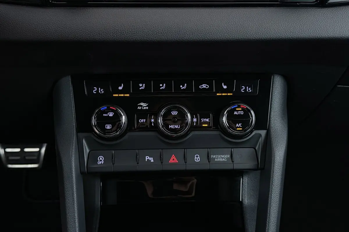 1.5 TSI Sportline Business | Uitklap Trekhaak | Org NL | CarPlay | Digital Cockpit | Camera | Stoelverwarming |