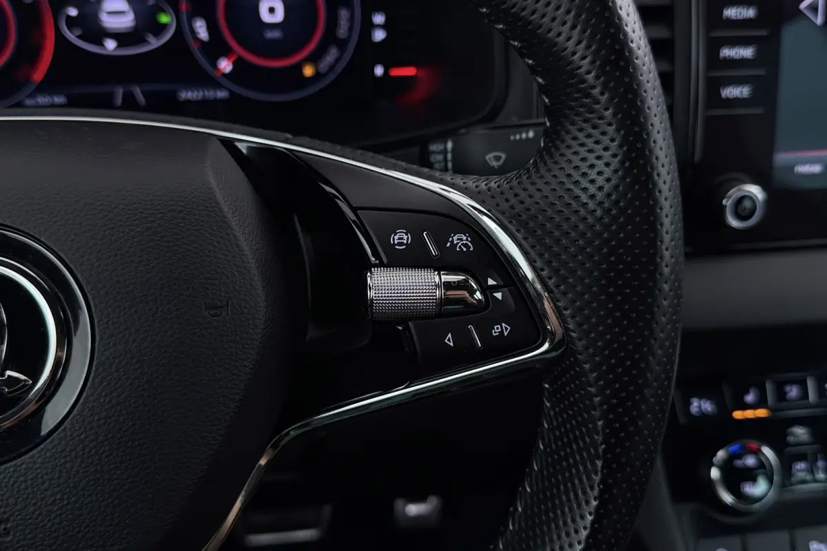 1.5 TSI Sportline Business | Uitklap Trekhaak | Org NL | CarPlay | Digital Cockpit | Camera | Stoelverwarming |