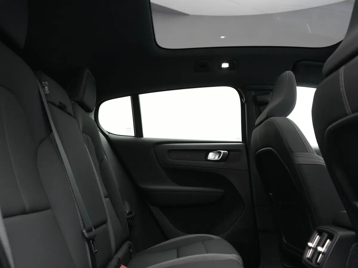 Recharge Core 69 kWh 231pk Dealer O.H. | SOH 93,8% | Panodak | Camera | Google Assistent | Lederen Sportstoelen & Stuur Verwarmd | Apple Carplay | Cruise Control | Navigatie | DAB |