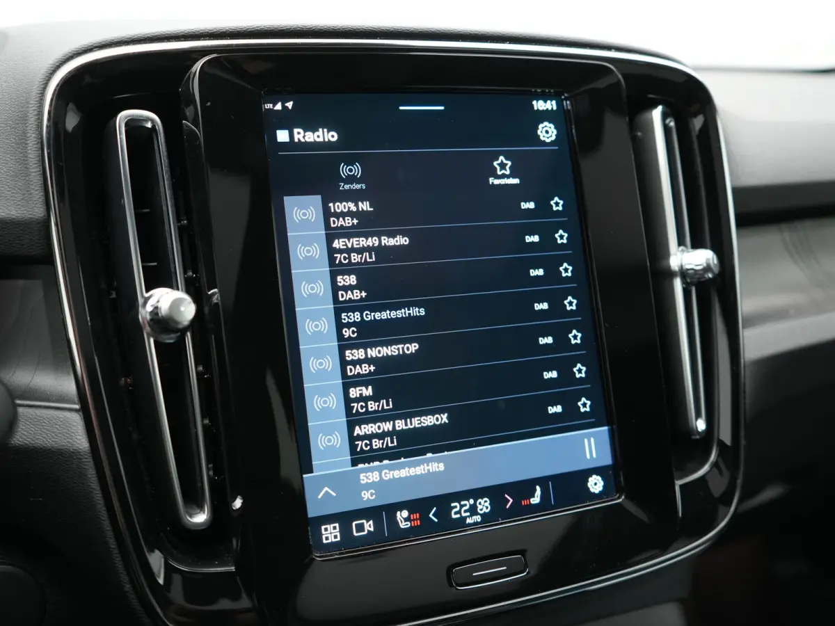 Recharge Core 69 kWh 231pk Dealer O.H. | SOH 93,8% | Panodak | Camera | Google Assistent | Lederen Sportstoelen & Stuur Verwarmd | Apple Carplay | Cruise Control | Navigatie | DAB |