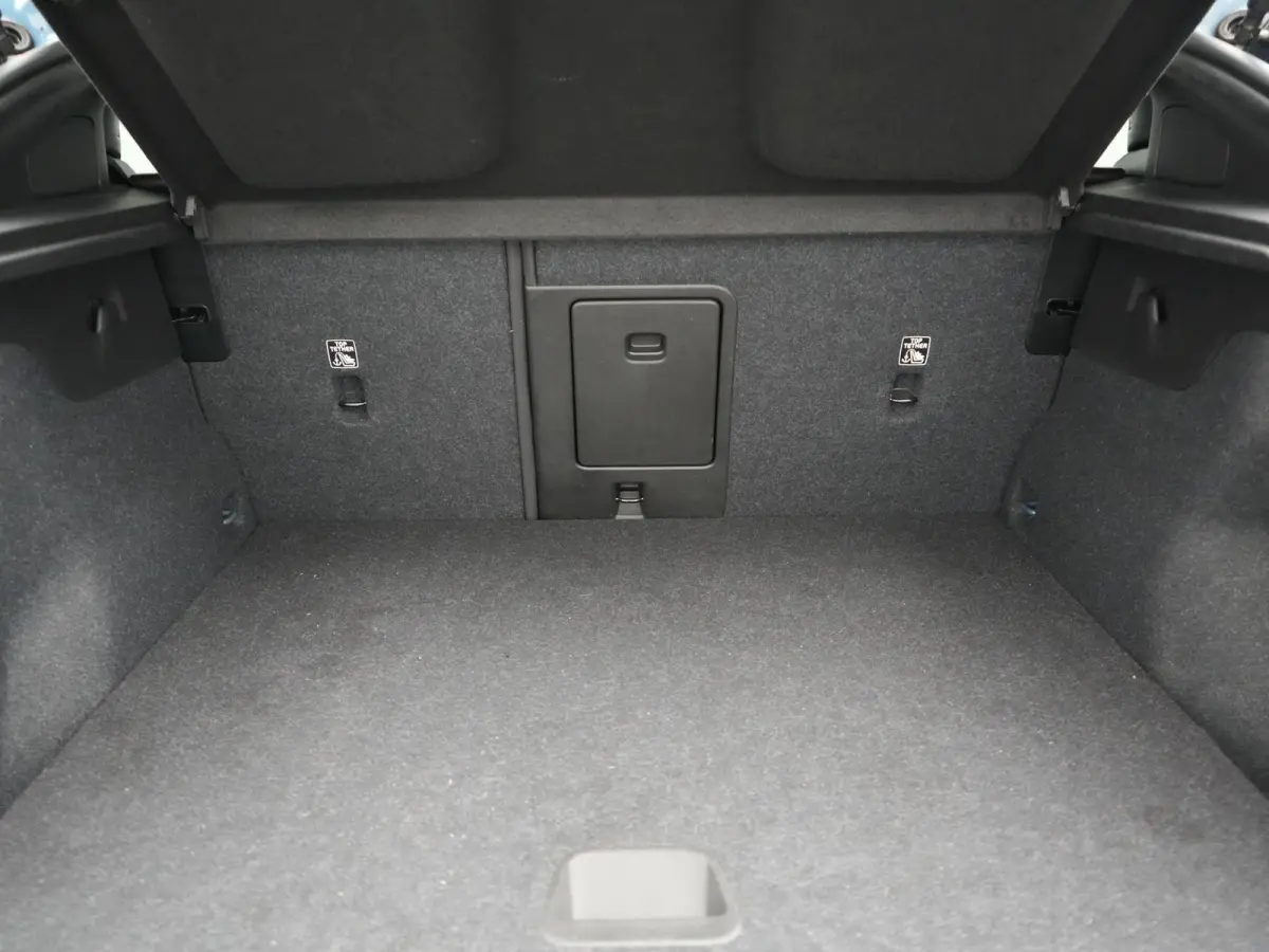 Recharge Core 69 kWh 231pk Dealer O.H. | SOH 93,8% | Panodak | Camera | Google Assistent | Lederen Sportstoelen & Stuur Verwarmd | Apple Carplay | Cruise Control | Navigatie | DAB |