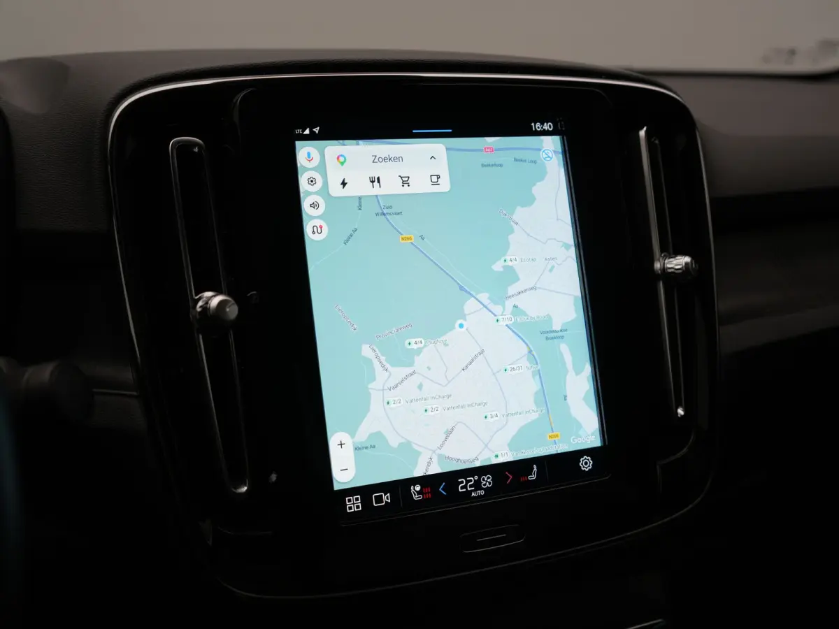 Recharge Core 69 kWh 231pk Dealer O.H. | SOH 93,8% | Panodak | Camera | Google Assistent | Lederen Sportstoelen & Stuur Verwarmd | Apple Carplay | Cruise Control | Navigatie | DAB |
