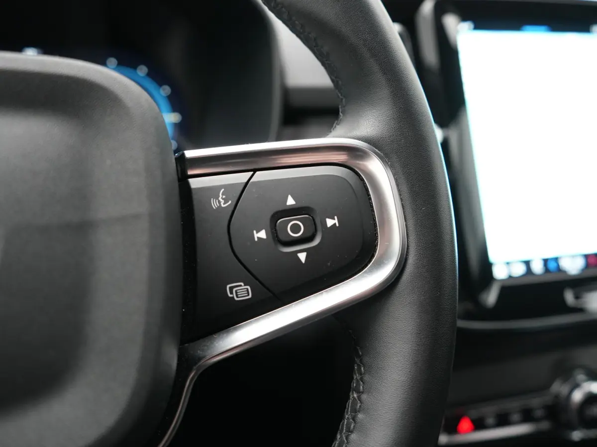 Recharge Core 69 kWh 231pk Dealer O.H. | SOH 93,8% | Panodak | Camera | Google Assistent | Lederen Sportstoelen & Stuur Verwarmd | Apple Carplay | Cruise Control | Navigatie | DAB |